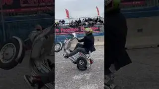 Nicola L&rsquo;Impennatore. Wheelie One hand