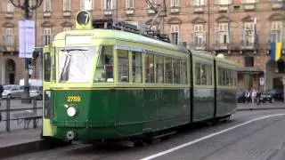 TRAM STORICI IN PIAZZA CASTELLO A TORINO - 2 - 11 - 2014.