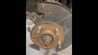 2013 Volkswagen Routan. Como cambiar los esparragos o pernos de la llanta. (front wheel lug stud)