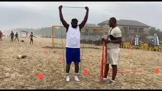 BAND WORKOUT #trainlikeaprogh #football #personaltranning #agility #laryeatotti #bandworkout #beach