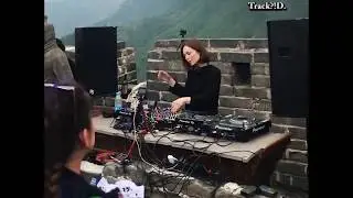 Nina Kraviz on the Great Wall of China playing Shackleton - Powerplant / ID-ID