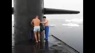 Russian Navy Officers Swim in Arctics, Close to North Pole