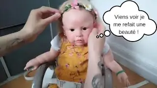 On coiffe et on habille Candice : moment douceur ! | bébé reborn