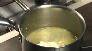 Réaliser une sauce vin blanc par réduction