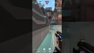 My bullet help me win this round #valorant #valorantclips #valoranthighlights #valorantgameplay