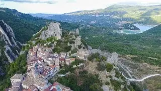 Drone su Pennadomo (CH), il borgo in 4k &bull; I tesori nascosti d'Abruzzo!