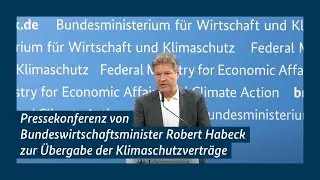 Pressekonferenz von Bundeswirtschaftsminister Robert Habeck zur Übergabe der Klimaschutzverträge