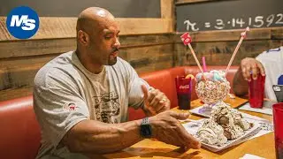 What Bodybuilders Eat at Restaurants | Juan Morel's Cheesy Bacon Burger at Burgerology