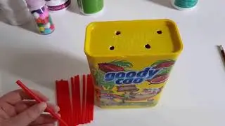 Easy and free homemade fine motor skill activities for toddlers (age 1-3 years old)