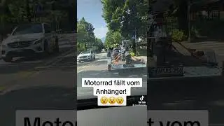Motorrad f&auml;llt vom Anh&auml;nger!! #Motorrad #Anh&auml;nger #viralvideo  #Unfall #woldoman #fypシ゚viral #heftig