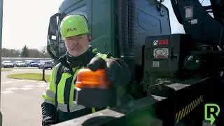 T&oslash;mning af en to-delt undergrundscontainer set fra luften.