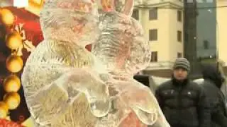 Esculturas gigantes de hielo presiden el centro de Mosc&uacute;
