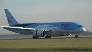TUI Airlines Belgium B787 Landing Schiphol