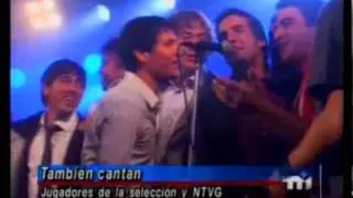 No Te Va Gustar y Selección Uruguaya cantando Cielo de Un Solo Color