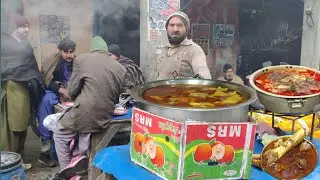 BEST AMAZING DESI PUNJABI BREAKFAST STREET FOOD SIRI PAYE | GULZAR NASHTA POINT|STREET FOOD PAKISTAN