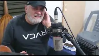 עופר לוי שר בערבית בילווי עמרם אבו