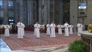 Papa Francesco ordina nuovi sacerdoti e dice: