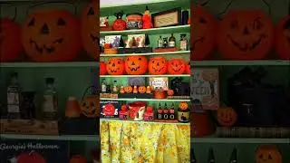 Switching my home decor to vintage Halloween - Spooky retro fall shelf styling ideas for a bookcase