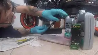 oil change and filter KTM 790 DUKE. (Cambio de aceite y filtro)