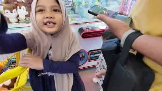Hunting boneka di mesin capit malah dapat boneka paling mahal selama main