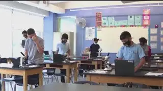 NYC schools kick off second week as COVID closes hundreds of classrooms, 1 East Harlem school