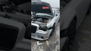 Znaleźliśmy NAJTAŃSZY samoch&oacute;d z silnikiem 6.1L V8! CHRYSLER 300C SRT8