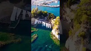 Сушка белья по-крупному в Греции! Большая стирка 🤣.     #яхта #море #sail #yacht #катамаран