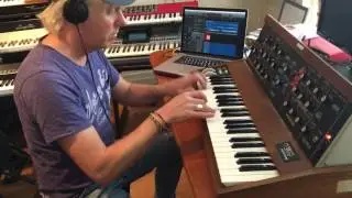 Jan-Peter Bast MOOG bass on 'Luxury Life' -  Eddie C