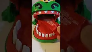 tooth biting chocolate brix #satisfying #shortvideo #asmr #toys #amazing #shortvideo #shorts #yt
