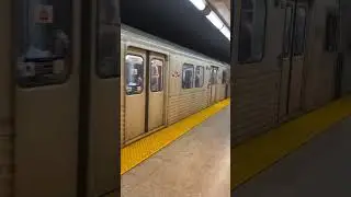 Dufferin station@Train
