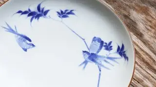 藍柿右衛門竹燕文皿 / Old-Kakiemon Dish with Design of Bamboo and Swallow