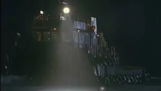 Ghost Ship 2002 - Heavy metal dancing (Not Falling by Mudvayne)