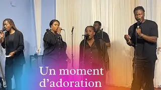UN MOMEMT D'ADORATION AVEC LE GROUPE SOURCE DE VIE