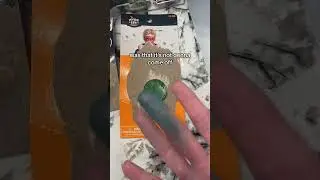 Woman Paints Face Green Before Realizing Paint Won't Come Off - 1450965