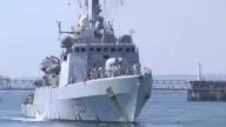 454 migrants rescued migrants arrive at port