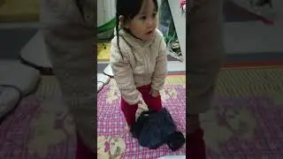Kem tự mặc quần