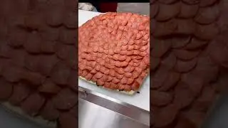 Tag pizza lovers 🤤
