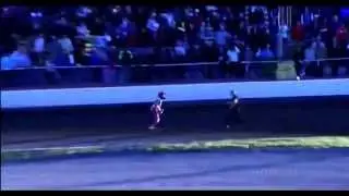 ▶ Greg Hancock vs Nicki Pedersen crash & fight   Piraterna Motala - Dackarna Malilla