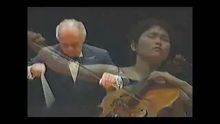 20-yr old Han-Na Chang plays Tchaikovsky Rococo Variations (2003)