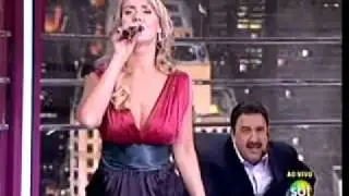 Lola Melnick Canta Música Russa No Programa do Ratinho