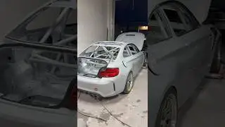 Большинство людей устанавливают запчасти. Мы же строим гоночные автомобили 🏁 #bmw #m2competition ...