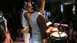 Sinitaivas - Eturivin Tytöt