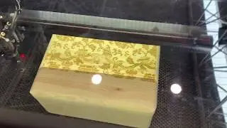 Incisione laser su scatola in legno - Lasermake