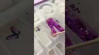 Resin Art on next level 😍 #resinart #resin #craft #glitter #decorative #resinartist #keychain #art