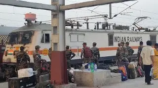 12237 Begampura Express arriving at Lucknow Charbagh NR | Varanasi- Jammu Tawi