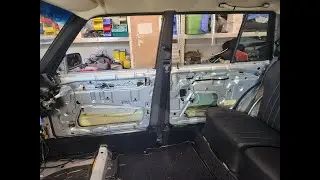 Mercedes 123 interior - restoring door linings and B pillar