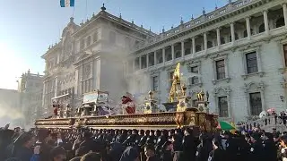 SUBLIME PASO POR LA PLAZA DE LA CONSTITUCIÓN | Santo Entierro Cristo del Amor | Viernes Santo 2024