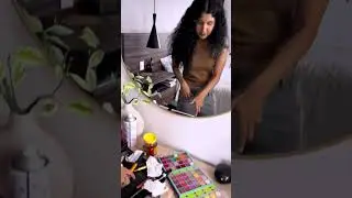 Cuando mi roomie se maquilla / SON ROOMIES - Luz Karen - Carovaa #comedia #maquillaje #comedy