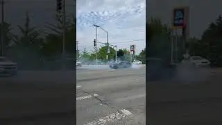 Crazy Mustang WILDING OUT IN THE INTERSECTION 🔥🔥🔥🔥 #sideshow #mustanggt #burnout