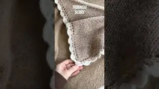 Knit triangle scarf #knitting #knittingpattern #knittingdesign #knitscarf #knitshawl #sophiescarf